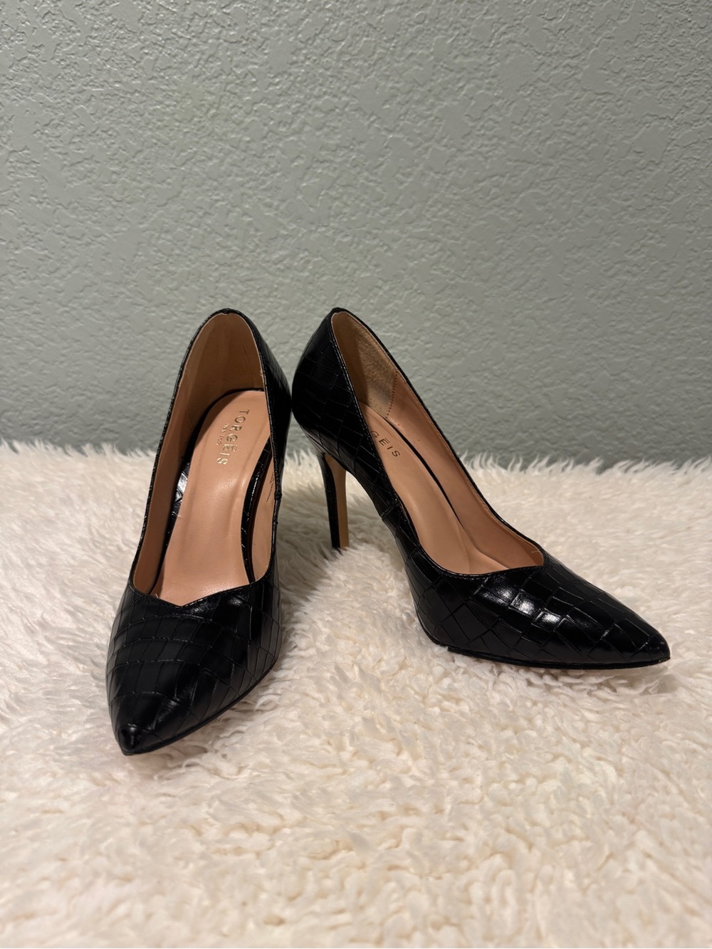TORGEIS New York Black Croc Embossed Stiletto Pumps 7.5